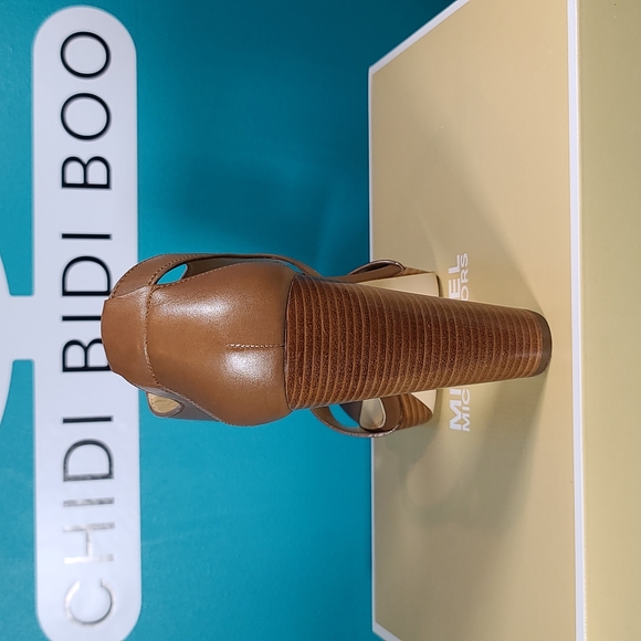 Michael Kors Berkley Lock Leather Platform Sandal - Picture 4 of 5